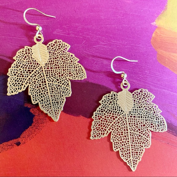 2/$35🖤 Gold Plated | Openwork Maple Leaf Earrings D31 - Picture 2 of 8